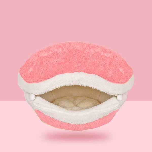 Semi-enclosed hamburger shaped shell cat house