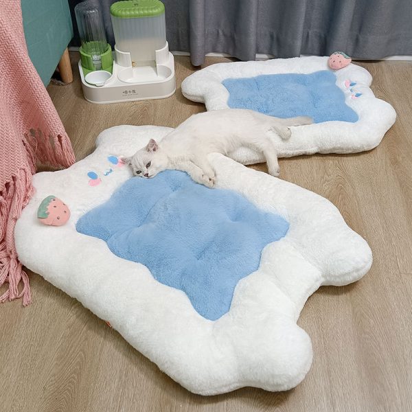 Cute soft cloud experience pet sleeping mat for cats and dogs